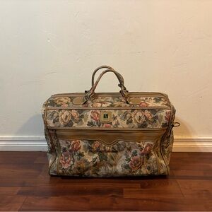 Leisure Floral Tapestry Weekend bag 💼